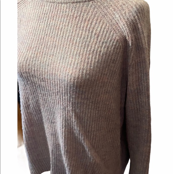 3/30 Deal !! Violet coloured sweater - Picture 4 of 4